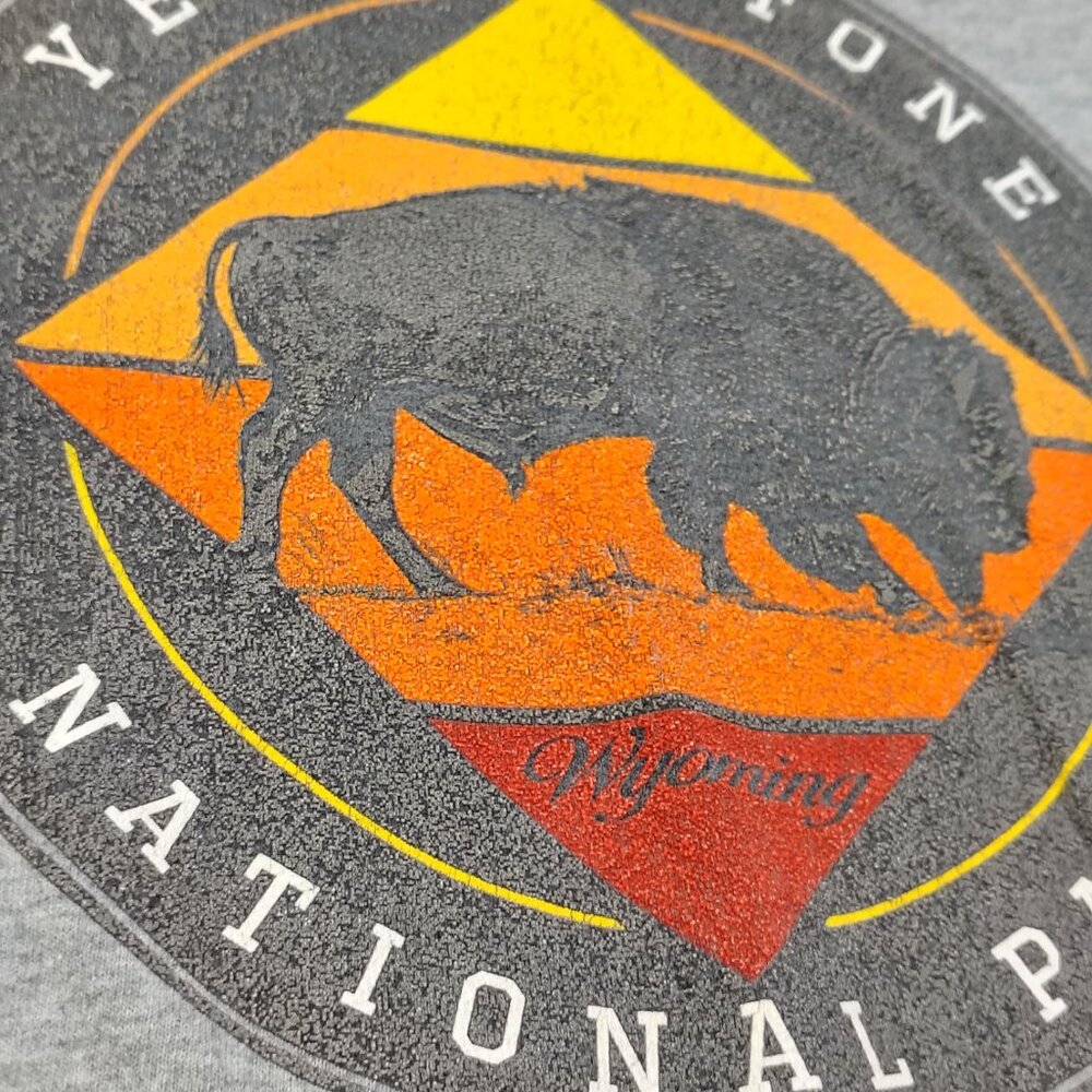Yellowstone National Park T-Shirt Size Medium Grey Round Buffalo Logo‎ - Picture 4 of 10